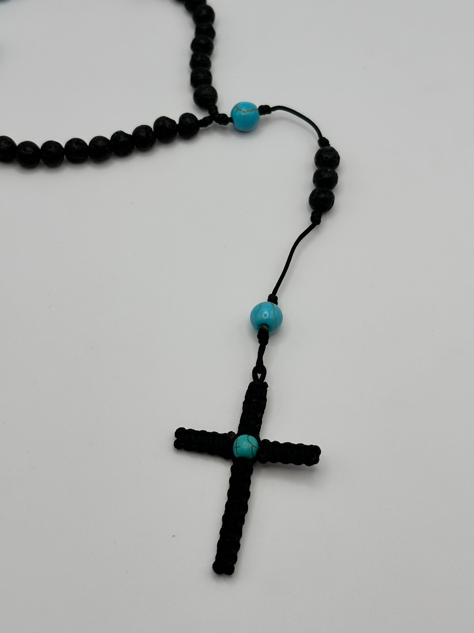 Rosario Artesanal de Piedra Volcánica y Turquesa – Protección y Energía Positiva