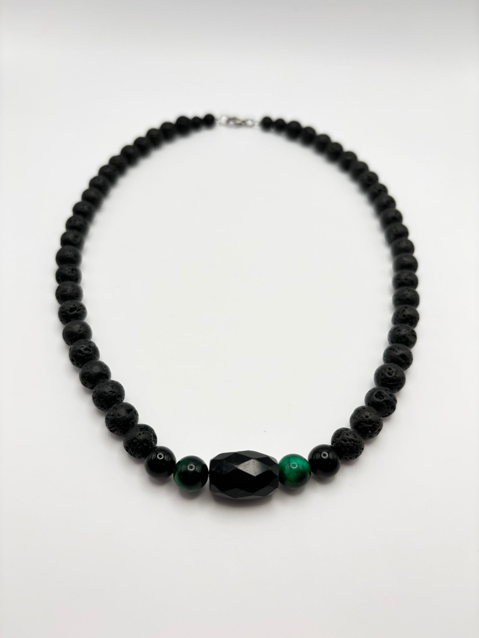 Collar de Ojo de Tigre verde & Ónix con Piedra Volcánica – Protección, Fuerza y Estilo Natural