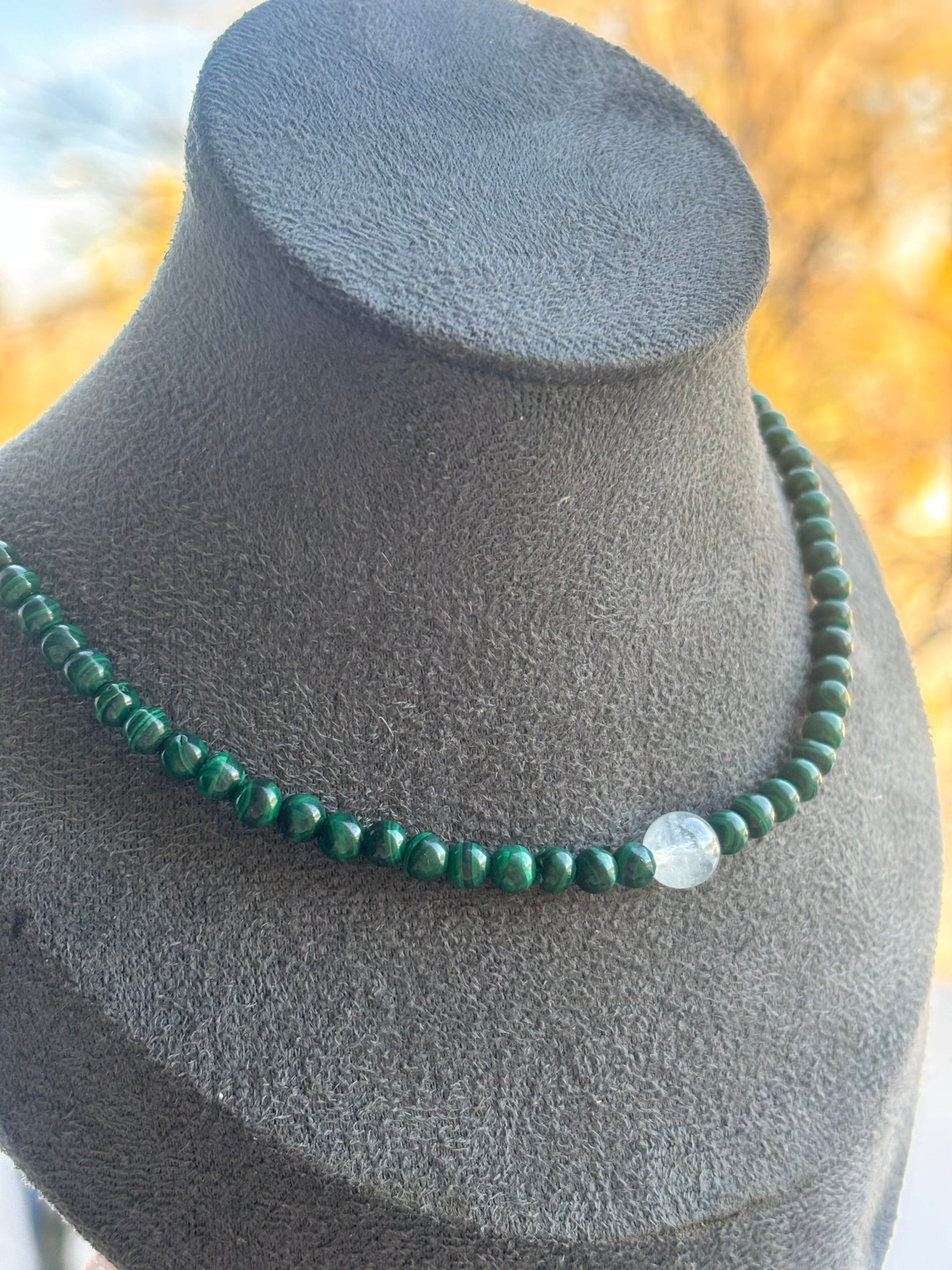 Gargantilla de Malaquita & Aguamarina – Elegancia Natural en un Diseño Exclusivo