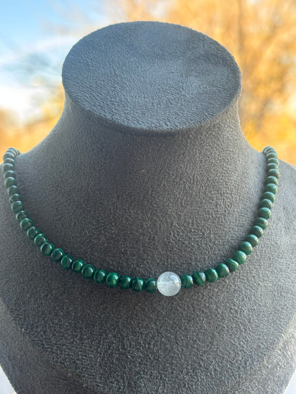Gargantilla de Malaquita & Aguamarina – Elegancia Natural en un Diseño Exclusivo