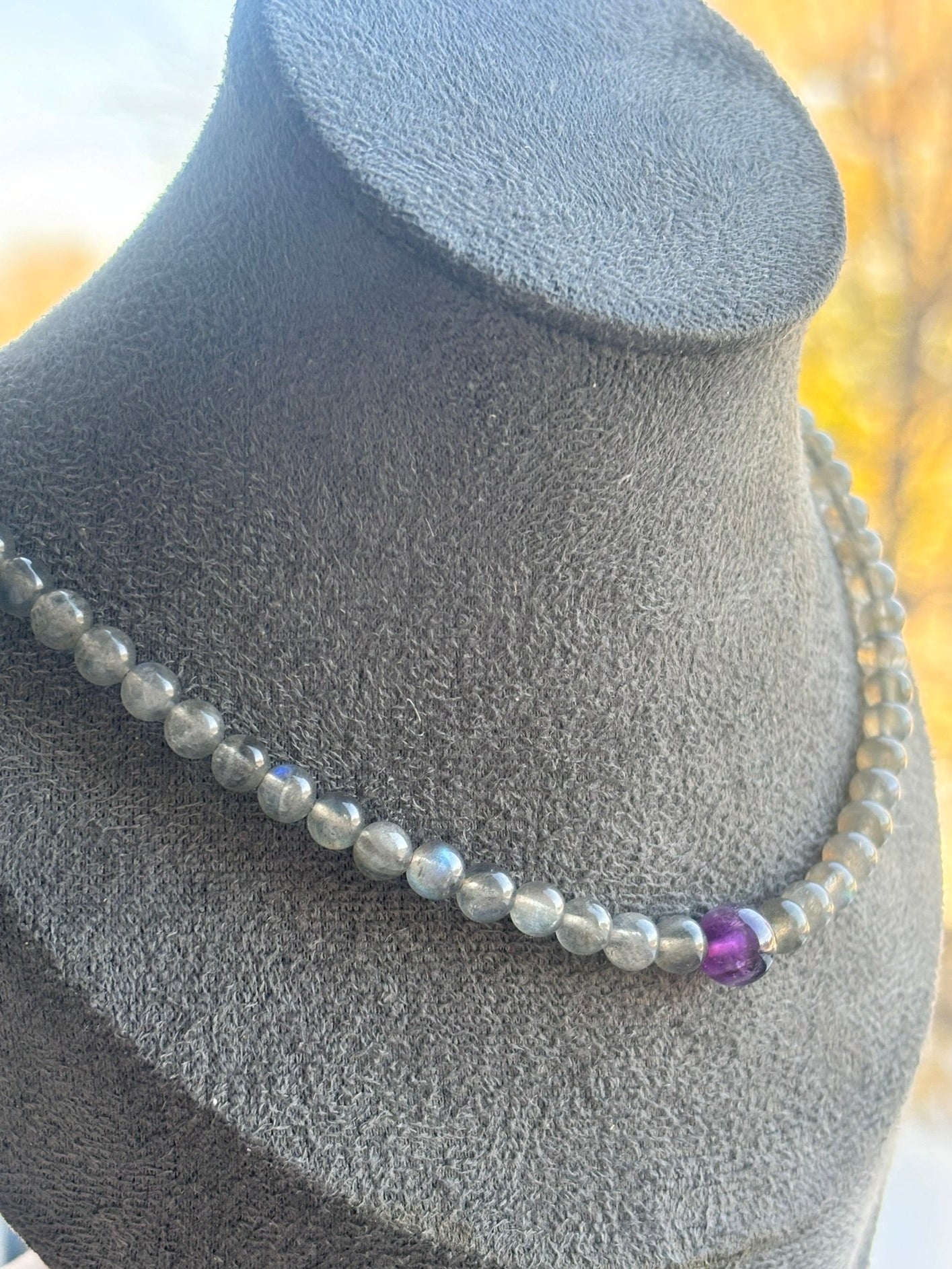 Gargantilla de Labradorita con Amatista – Protección, Intuición y Elegancia en Una Sola Pieza