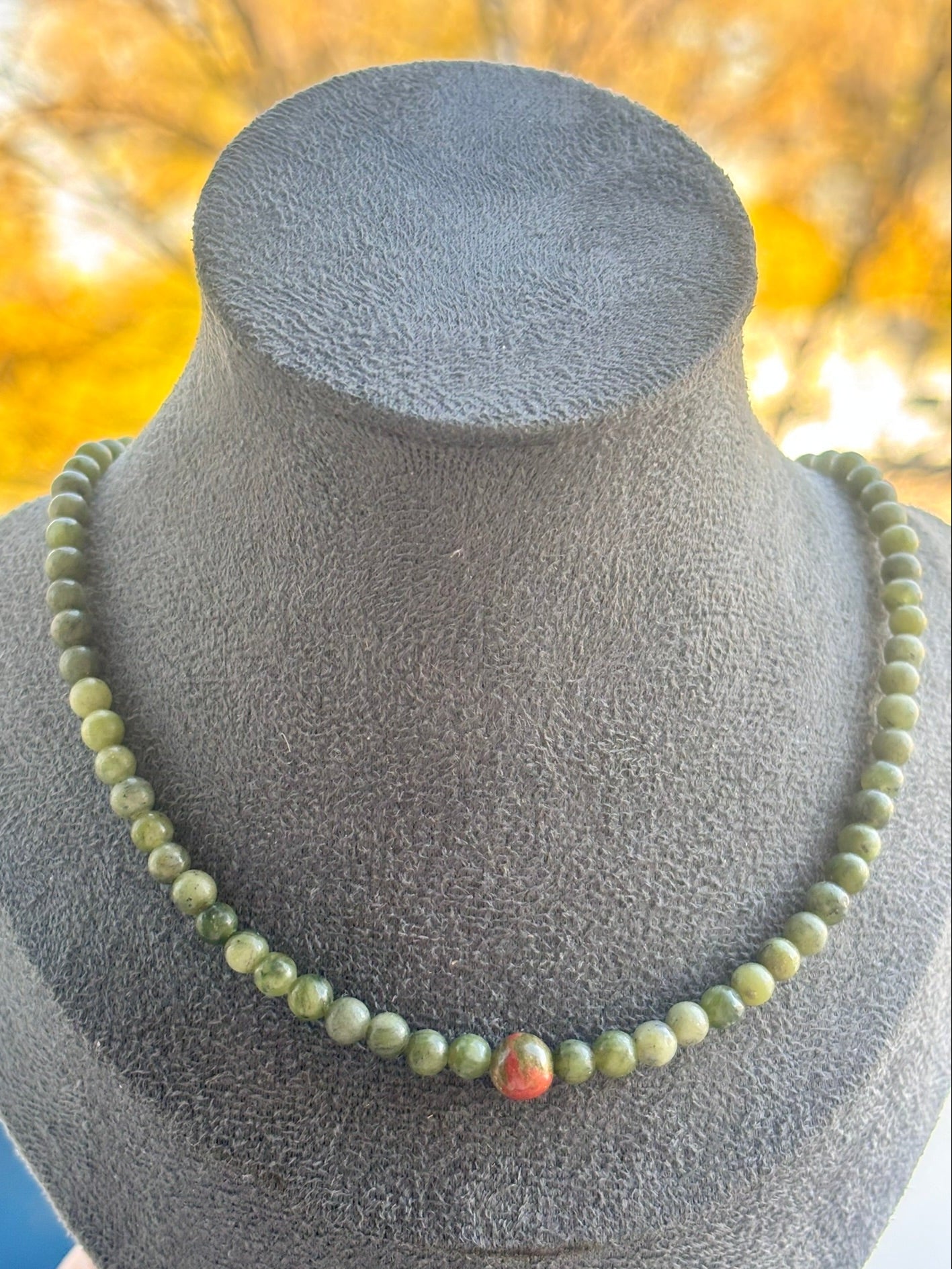 Gargantilla de Jade Verde con Unakita – Armonía, Equilibrio y Energía Renovada