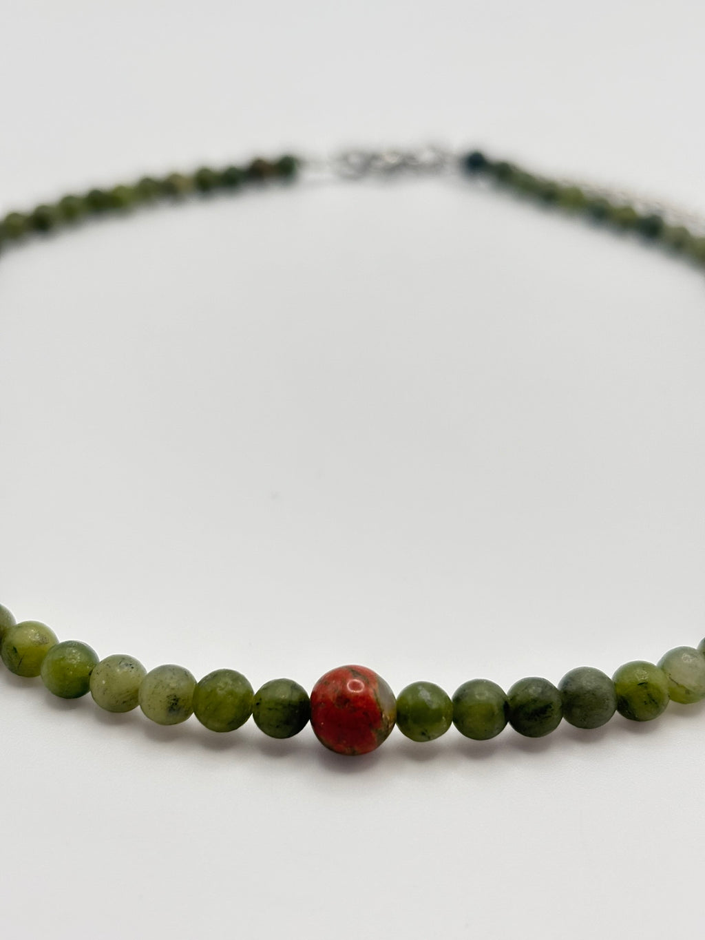 Gargantilla de Jade Verde con Unakita – Armonía, Equilibrio y Energía Renovada