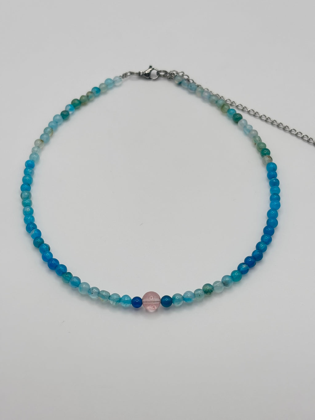 Gargantilla de Ágata Azul con Cuarzo Cereza – Armonía Emocional y Bienestar Diario