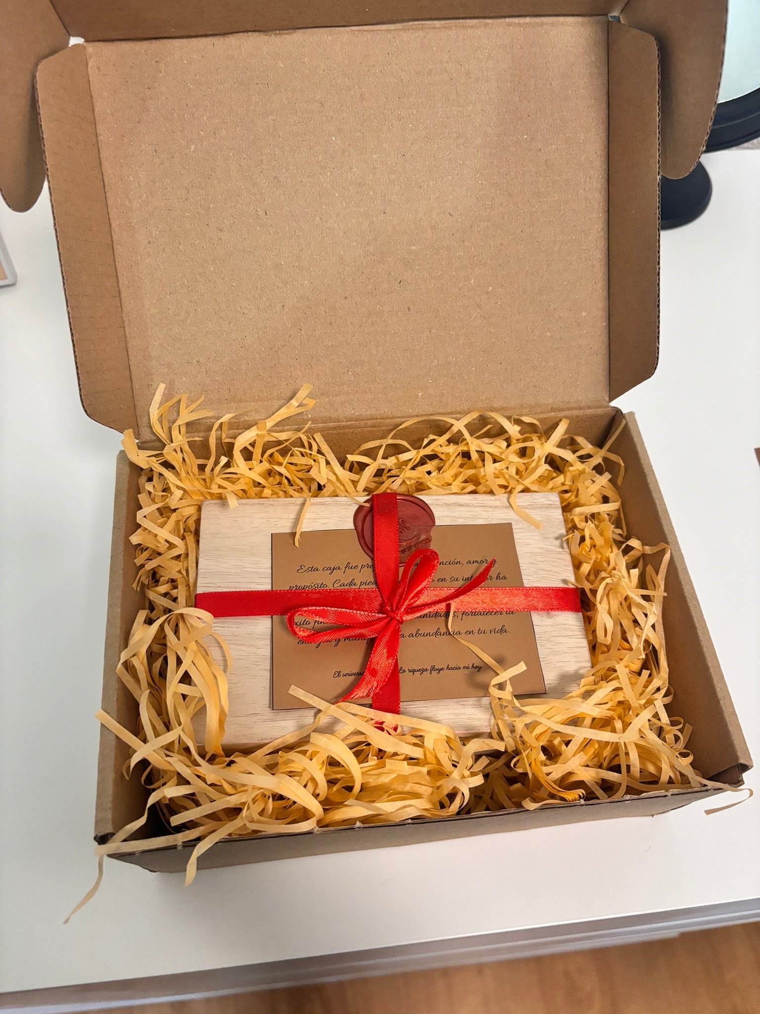 Caja de Madera para Activar la Prosperidad – Kit de Abundancia con Instrucciones, Palo Santo y Cuarzos Energéticos