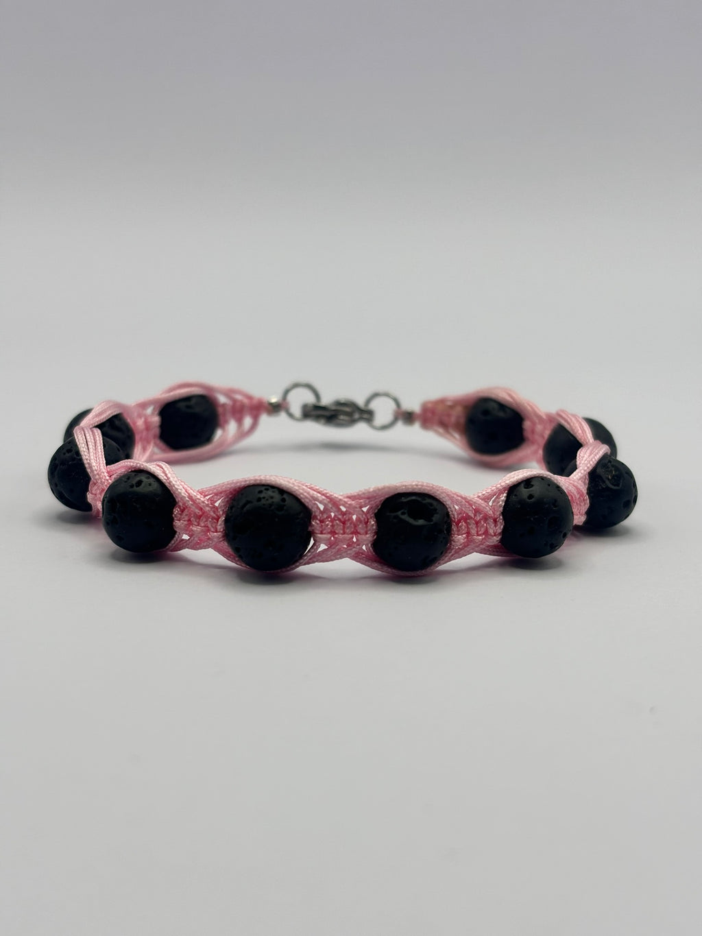 Pulsera Artesanal de Piedra Volcánica – Protección y Energía Positiva