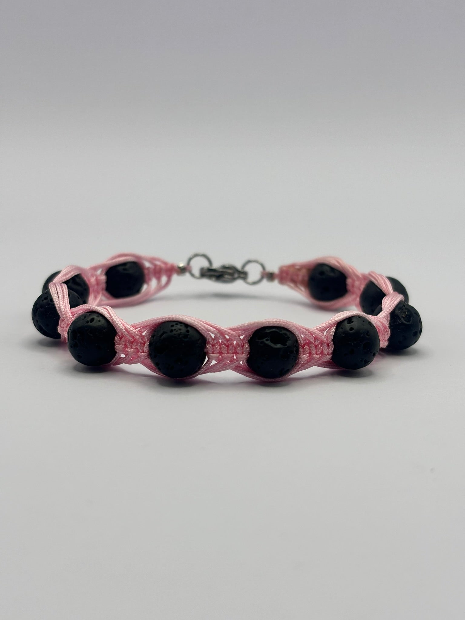 Pulsera Artesanal de Piedra Volcánica – Protección y Energía Positiva