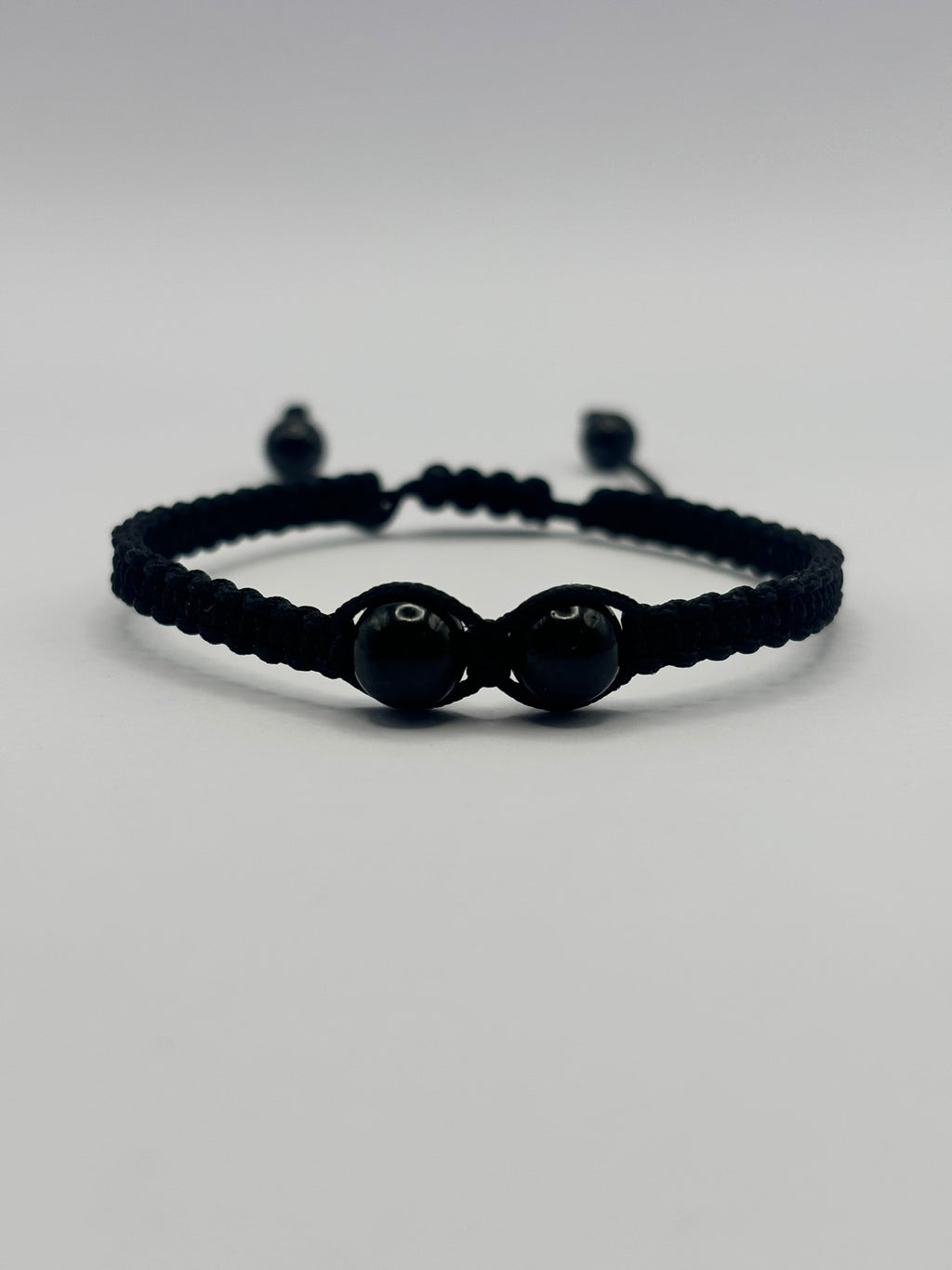 Pulsera Personalizable con Dos Piedras Centrales 6 mm y Tejido Macramé – Diseño Único y Energía a Medida