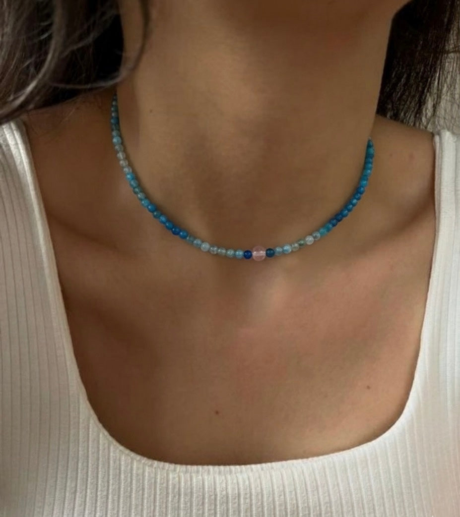 Gargantilla de Ágata Azul con Cuarzo Cereza – Armonía Emocional y Bienestar Diario