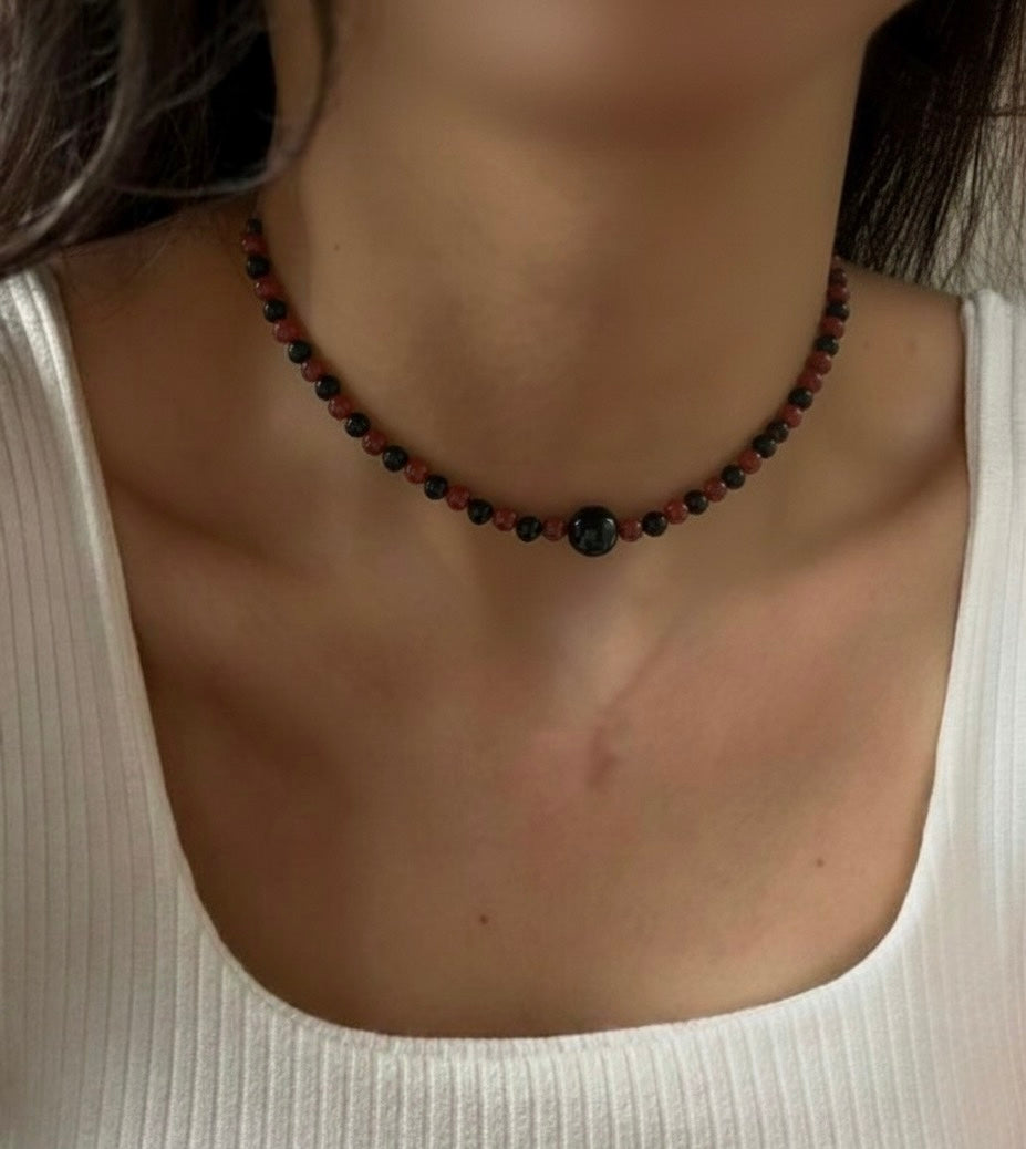 Gargantilla de Cornalina y Ónix – Vitalidad, Creatividad y Estabilidad