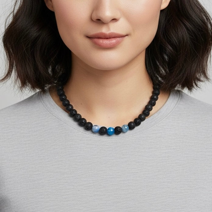 Collar de Piedra Volcánica y Ágata Azul – Protección, Serenidad y Estilo Moderno