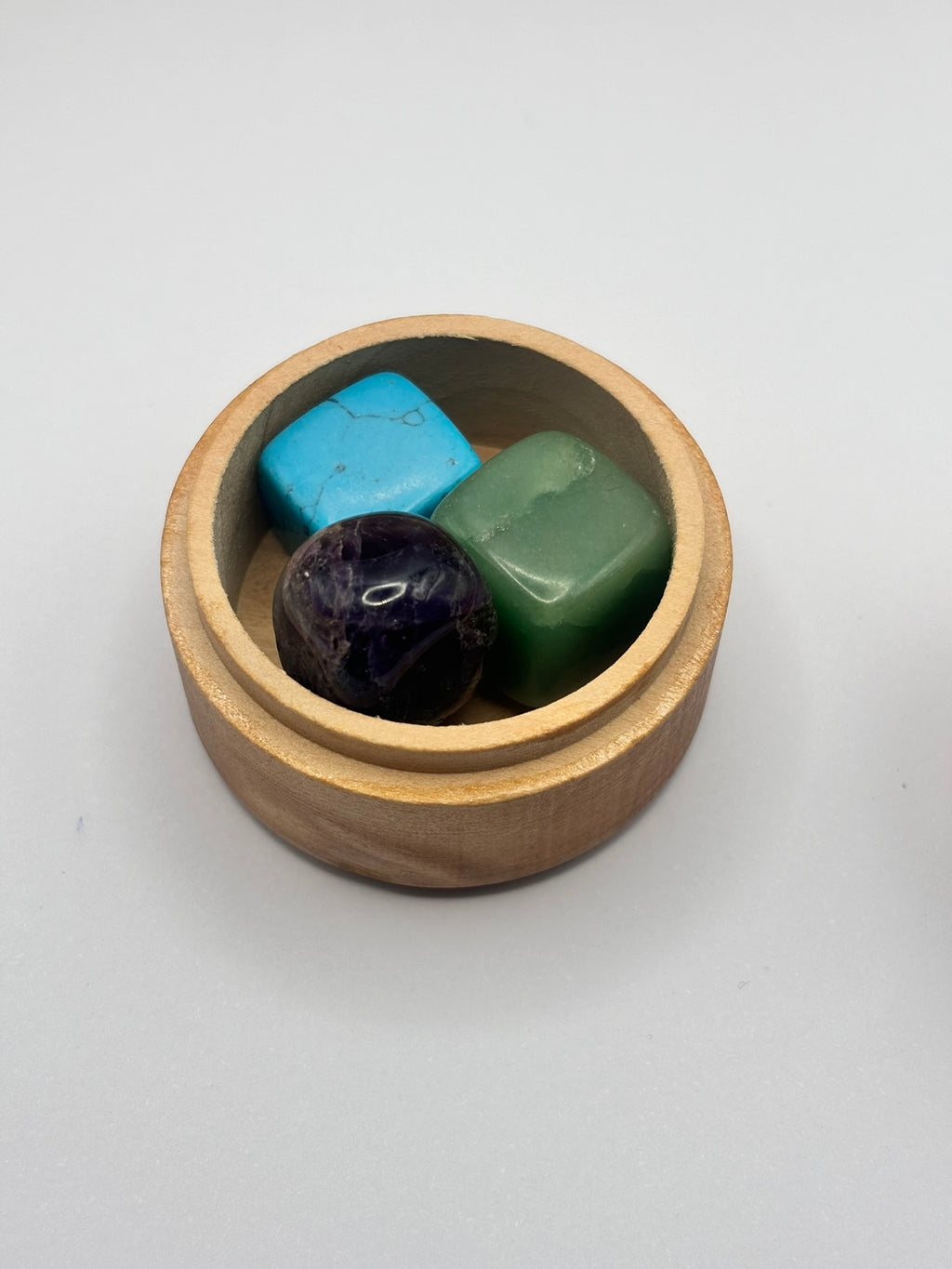 Cajas Artesanales Navideñas con 3 Piedras Energéticas | Protección, Amor y Fortuna