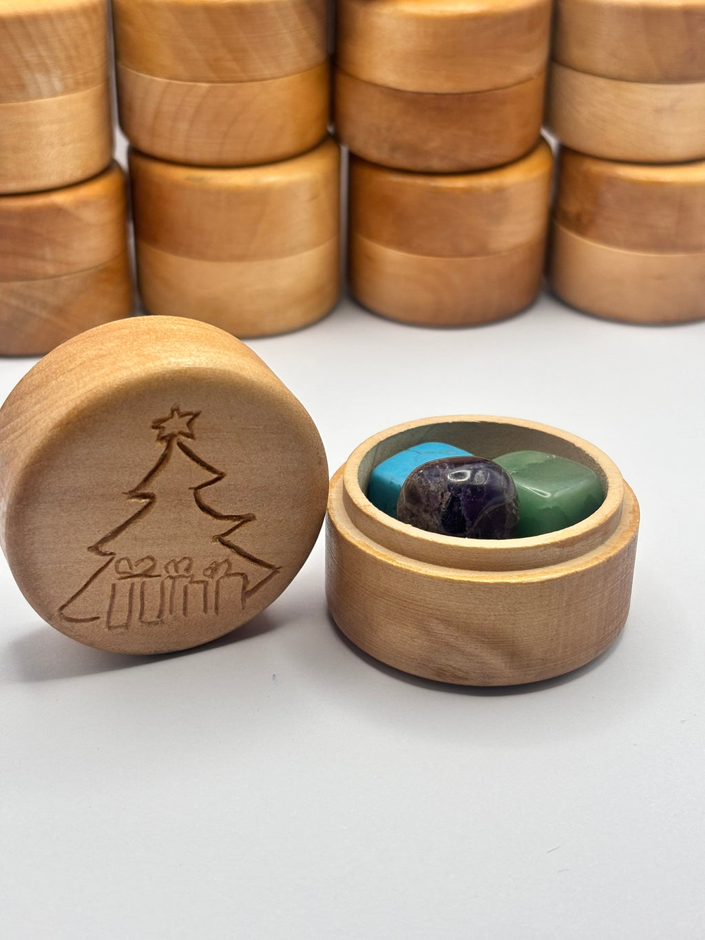 Cajas Artesanales Navideñas con 3 Piedras Energéticas | Protección, Amor y Fortuna
