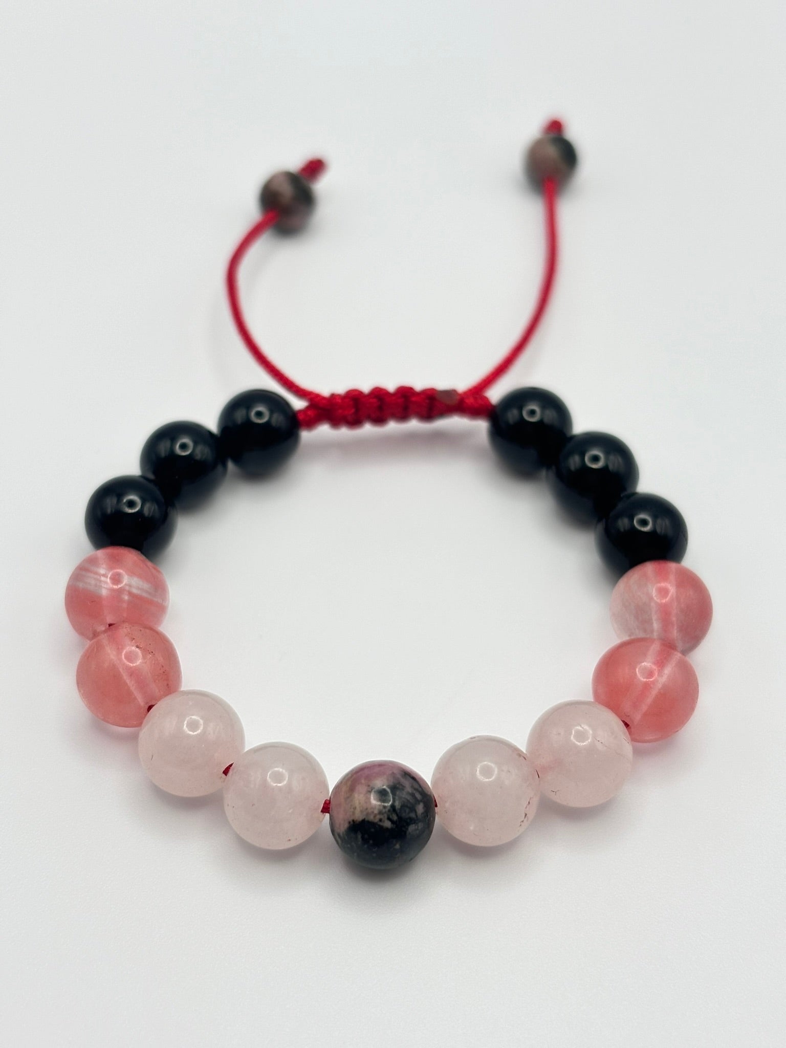 Pulsera de Cuarzo Rosa con Cuarzo Cereza, Rodonita Central y Ónix – Amor, Equilibrio y Protección