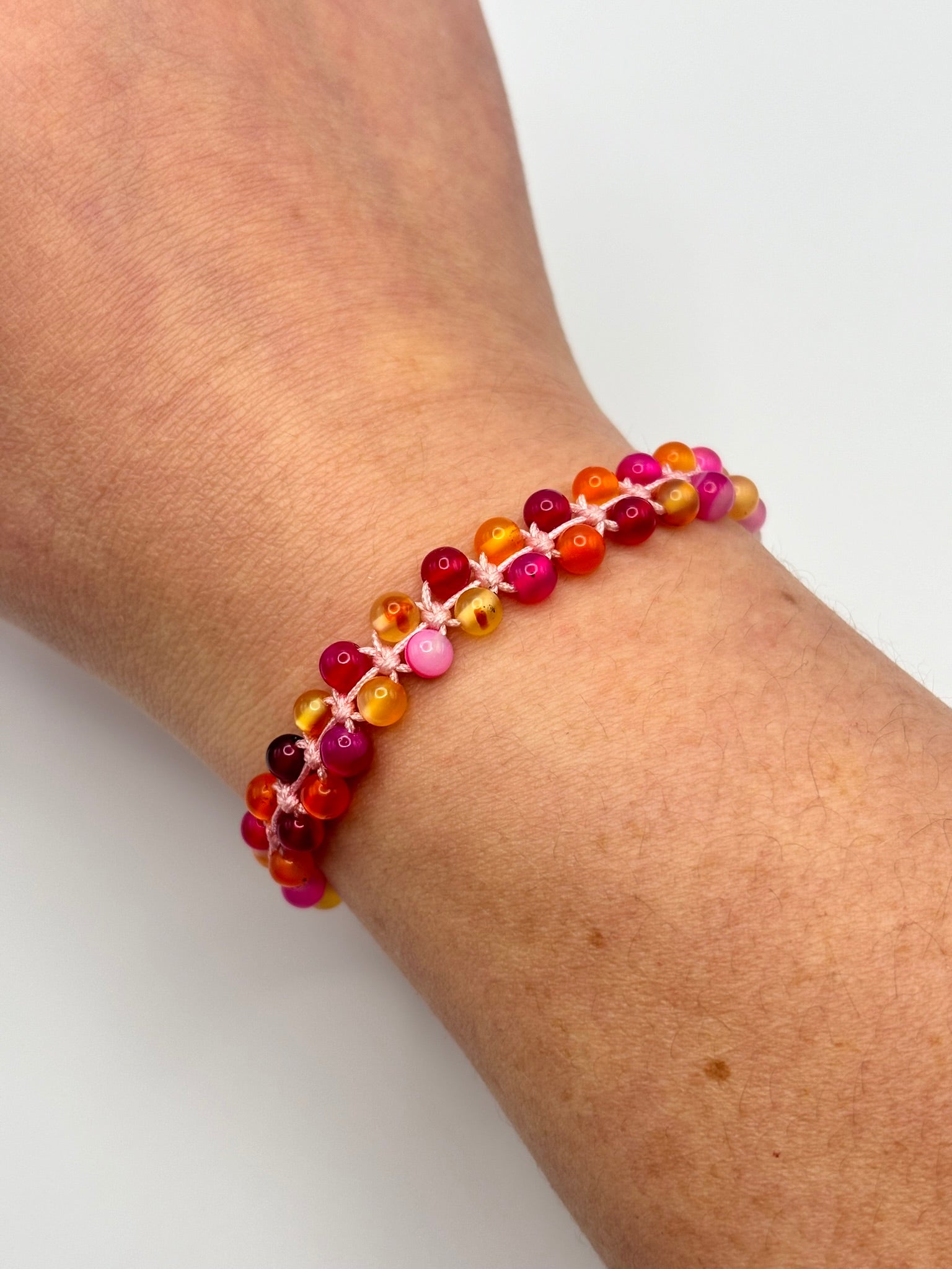 Brazalete de Ágata Amarilla & Ágata Rosa – Equilibrio, Energía y Estilo Delicado
