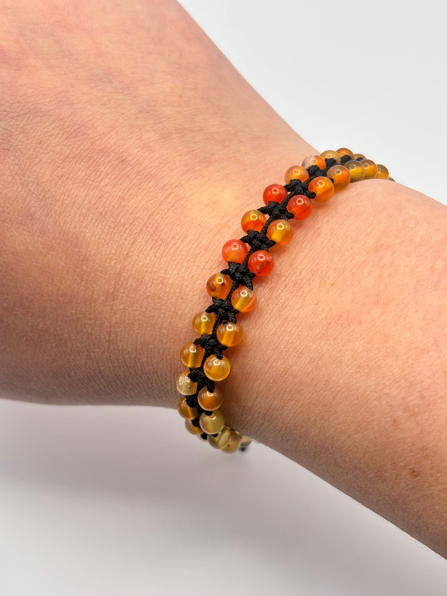 Brazalete de Ágata Amarilla – Energía, Vitalidad y Elegancia Minimalista