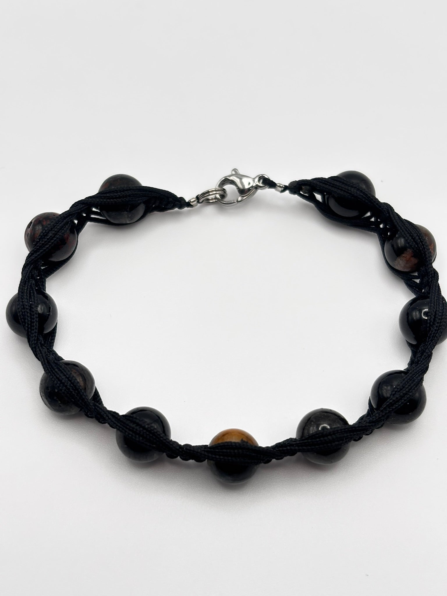Pulsera de Turmalina Negra con Tejido Macramé – Protección, Enraizamiento y Purificación Energética