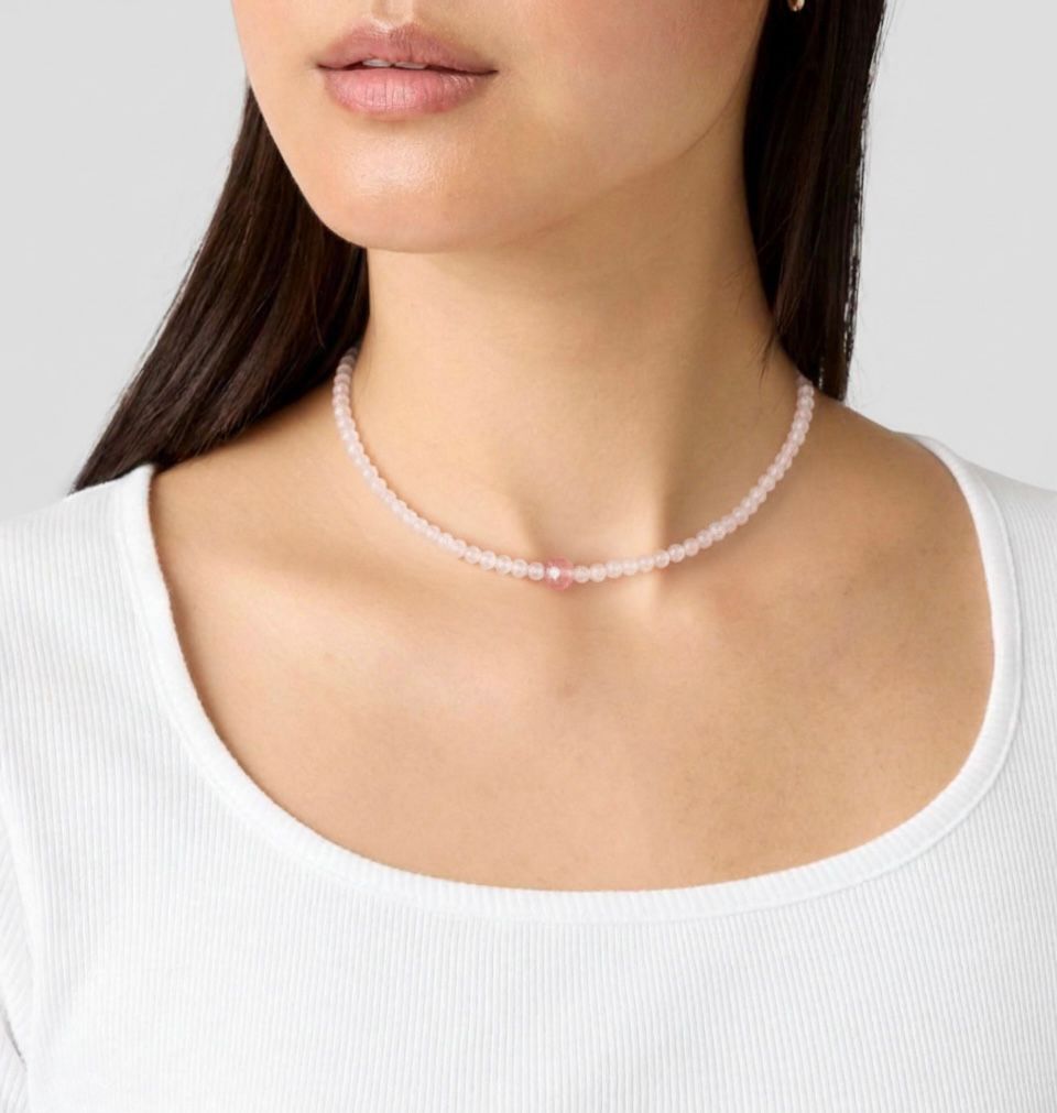 Gargantilla de Cuarzo Rosa con Cuarzo Cereza – Amor, Pasión y Equilibrio Emocional