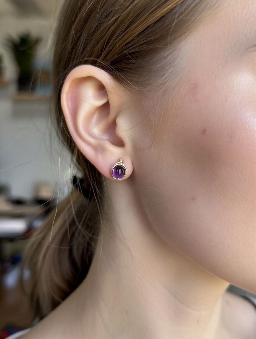 Pendientes Tipo Pin con Piedra Natural – Baño en Dorado