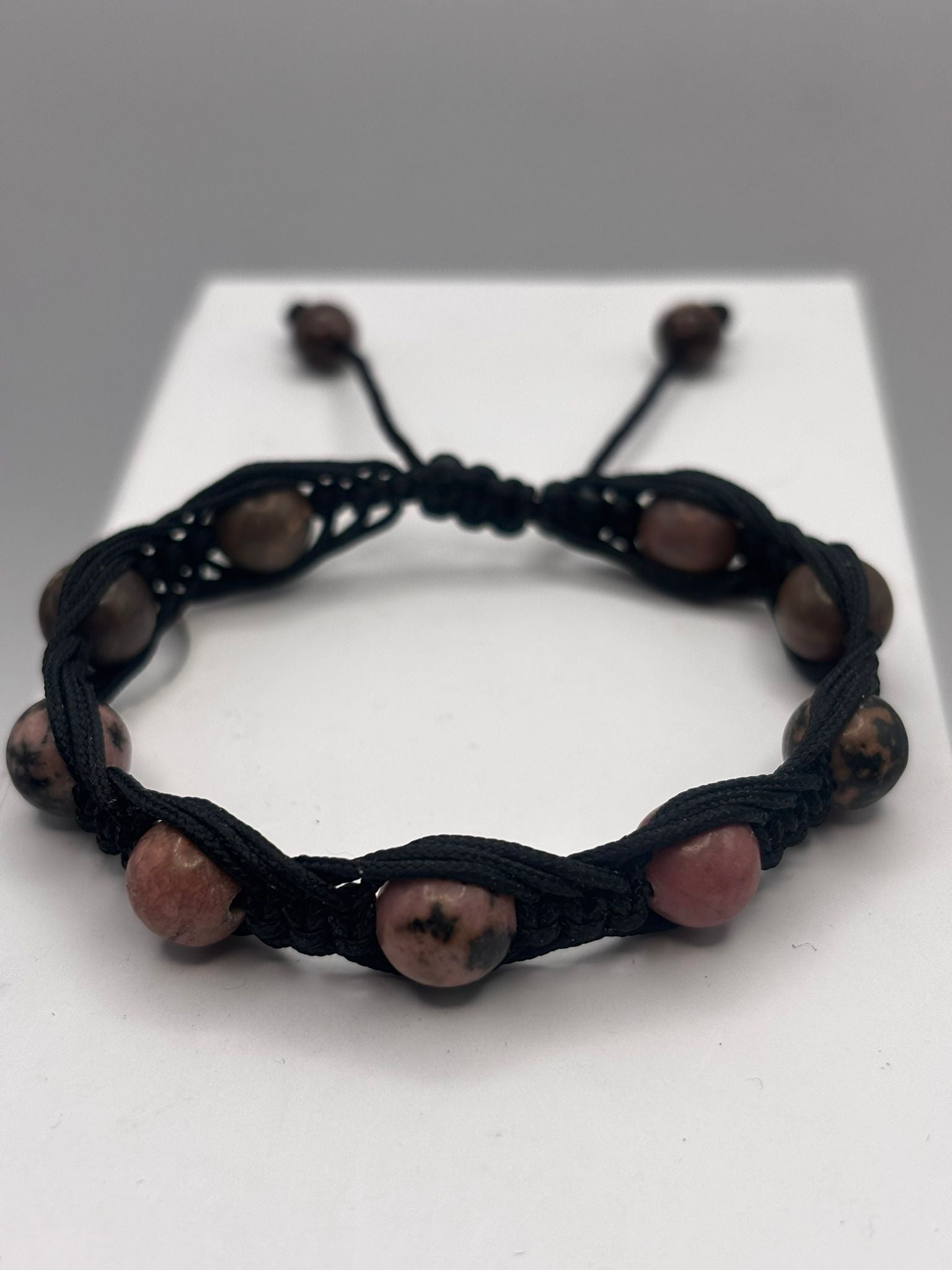 Pulsera de Rodonita 8 mm – Sanación Emocional y Equilibrio Interior