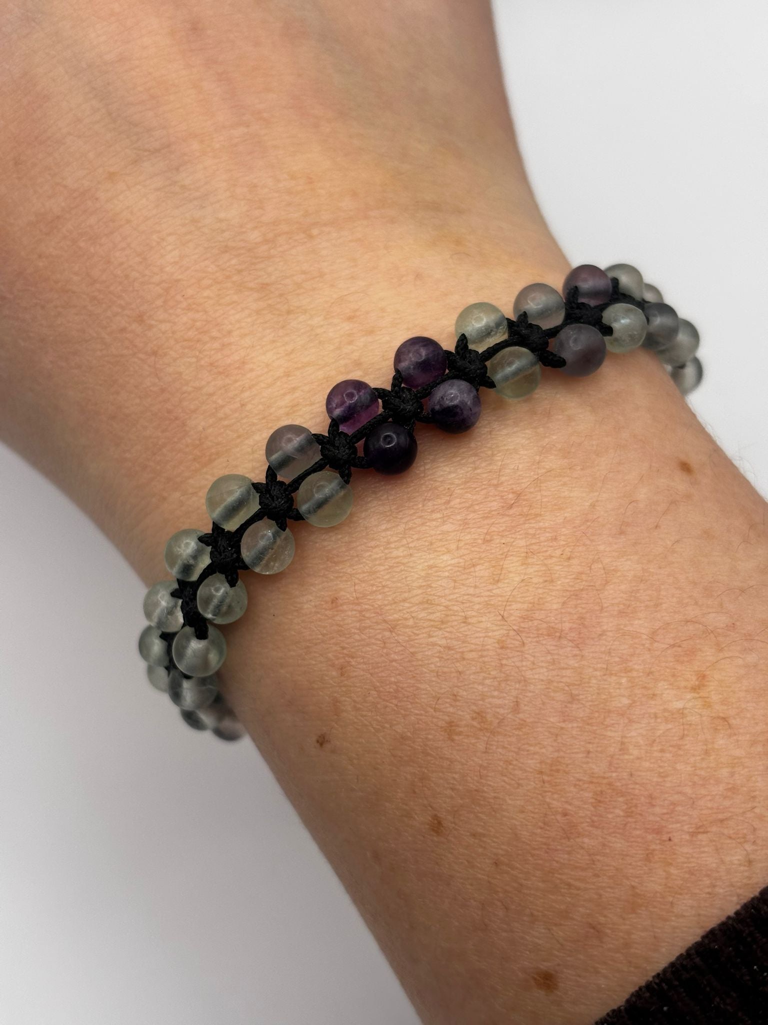 Brazalete de Fluorita 4 mm – Claridad Mental y Equilibrio Energético