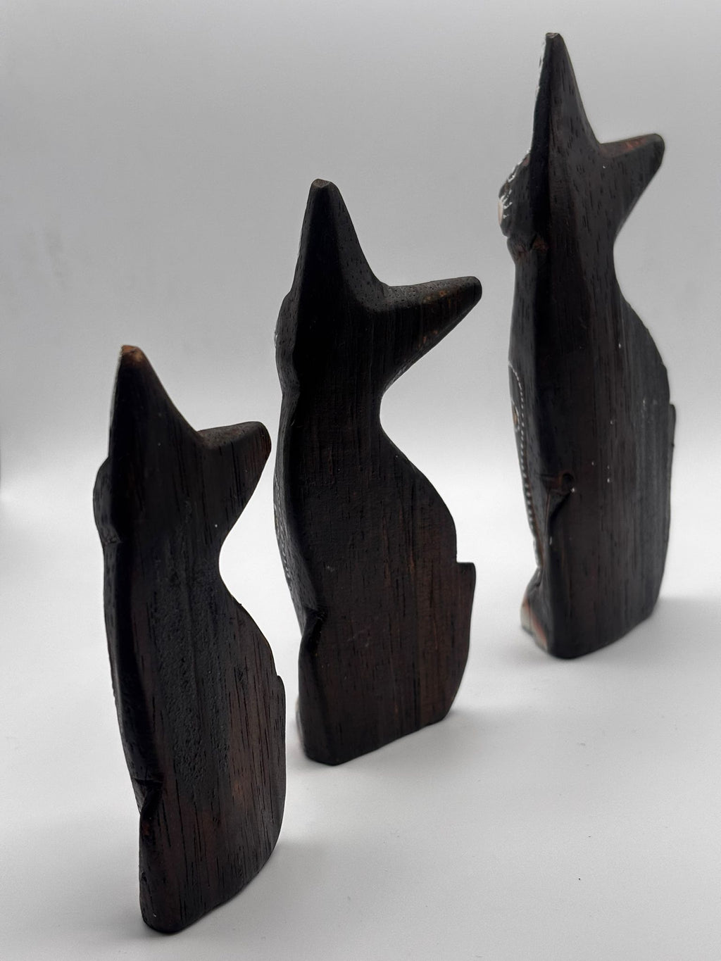 Set de 3 Gatos Decorativos de Madera – Decoración Artesanal con Encanto