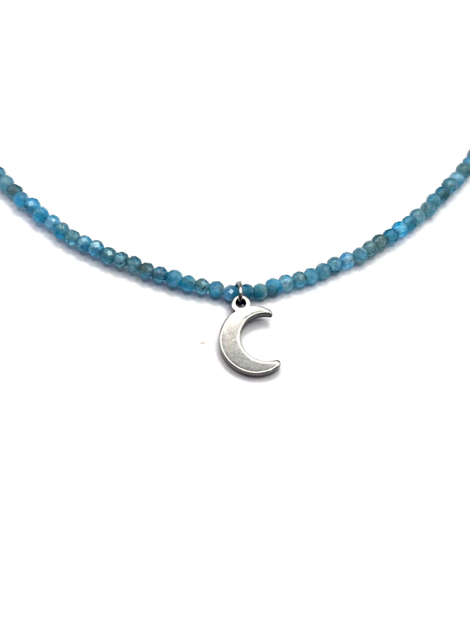 Gargantilla de Apatita Facetada 2 mm con Luna – Inspiración y Energía Femenina