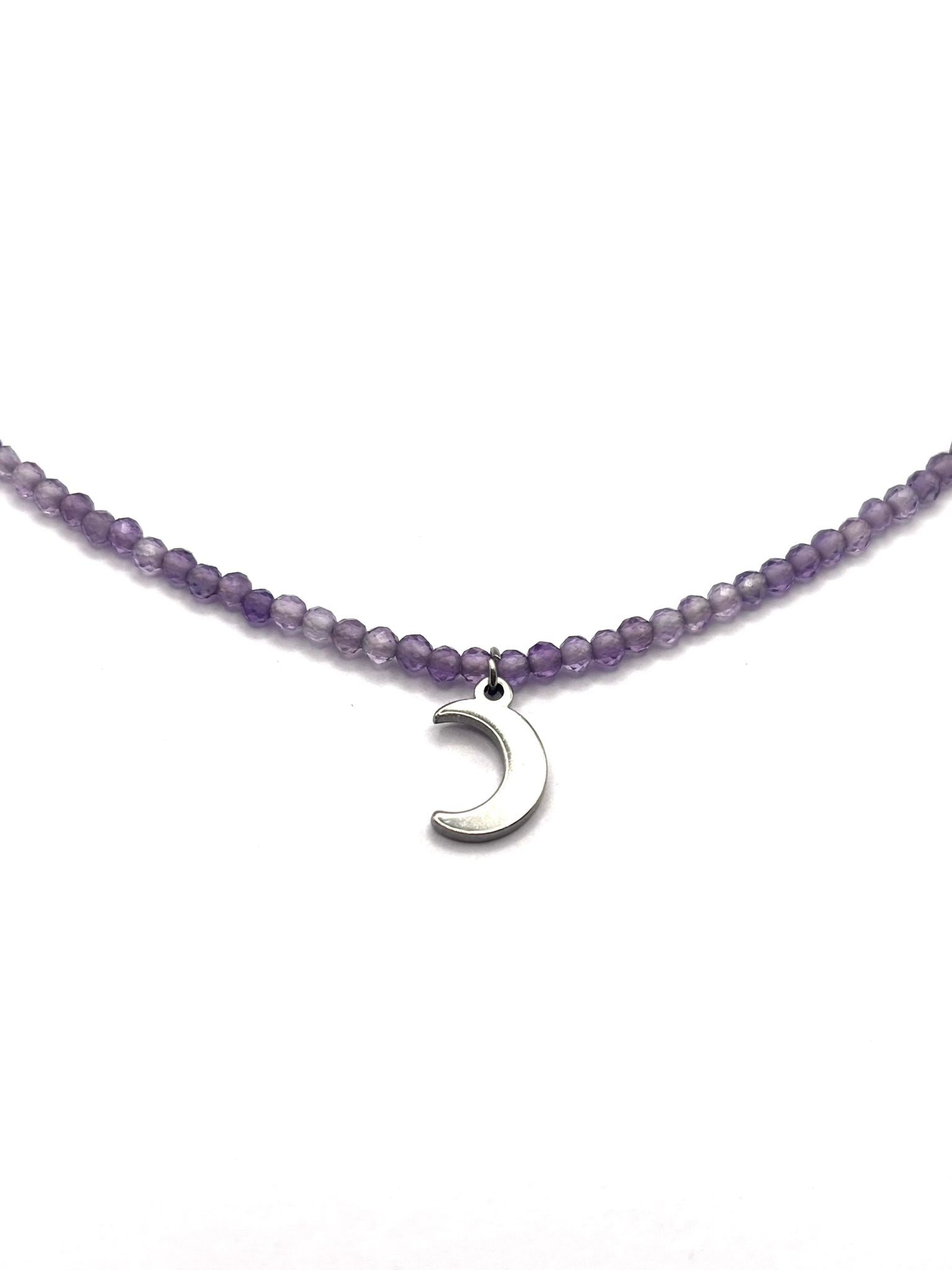 Gargantilla de Amatista Facetada 2 mm con Luna – Intuición y Energía Femenina