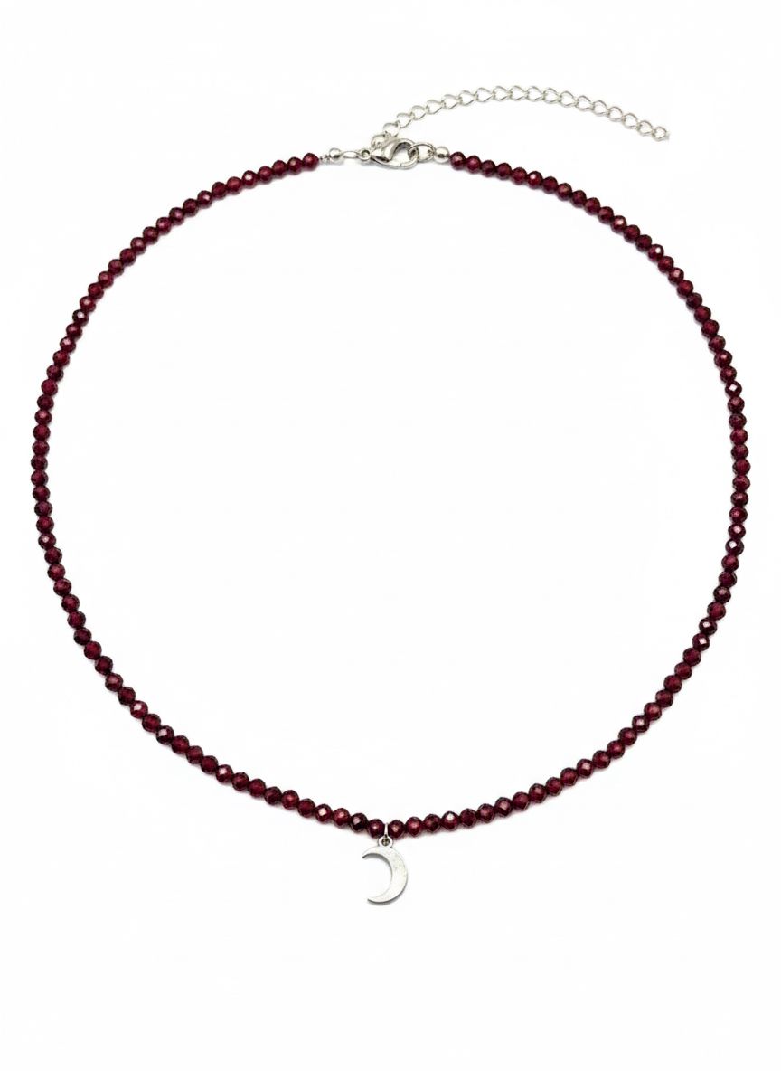 Gargantilla de Granate Facetado 3 mm con Luna – Energía Femenina y Fuerza Vital
