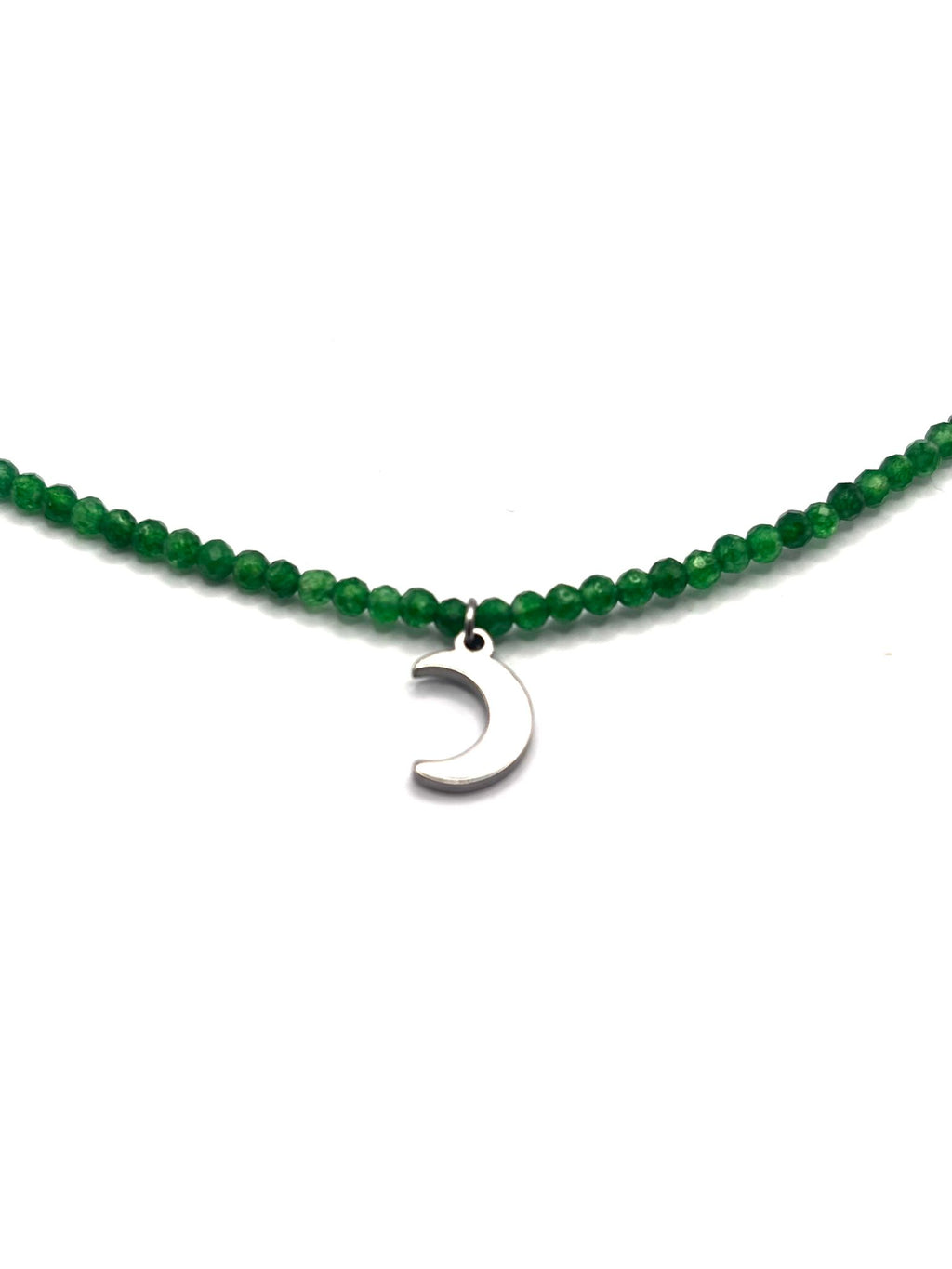 Gargantilla de Jade Verde Facetado 2 mm con Luna – Armonía y Energía Femenina
