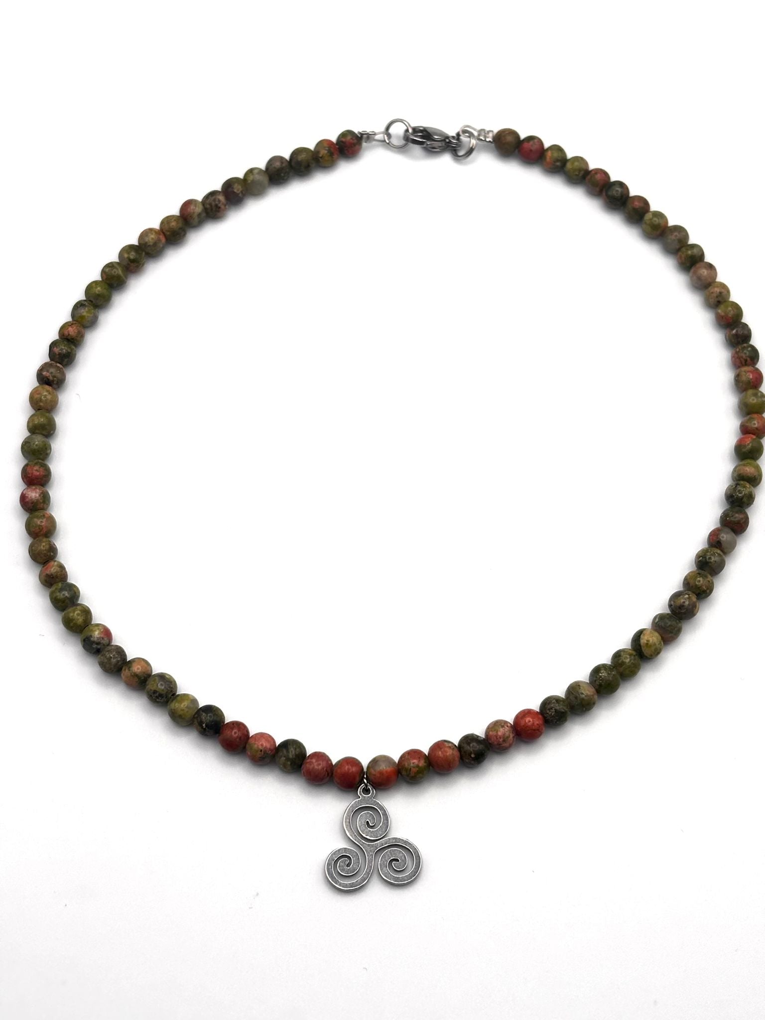 Gargantilla de Unakita 4mm con Trisquel – Equilibrio y Protección