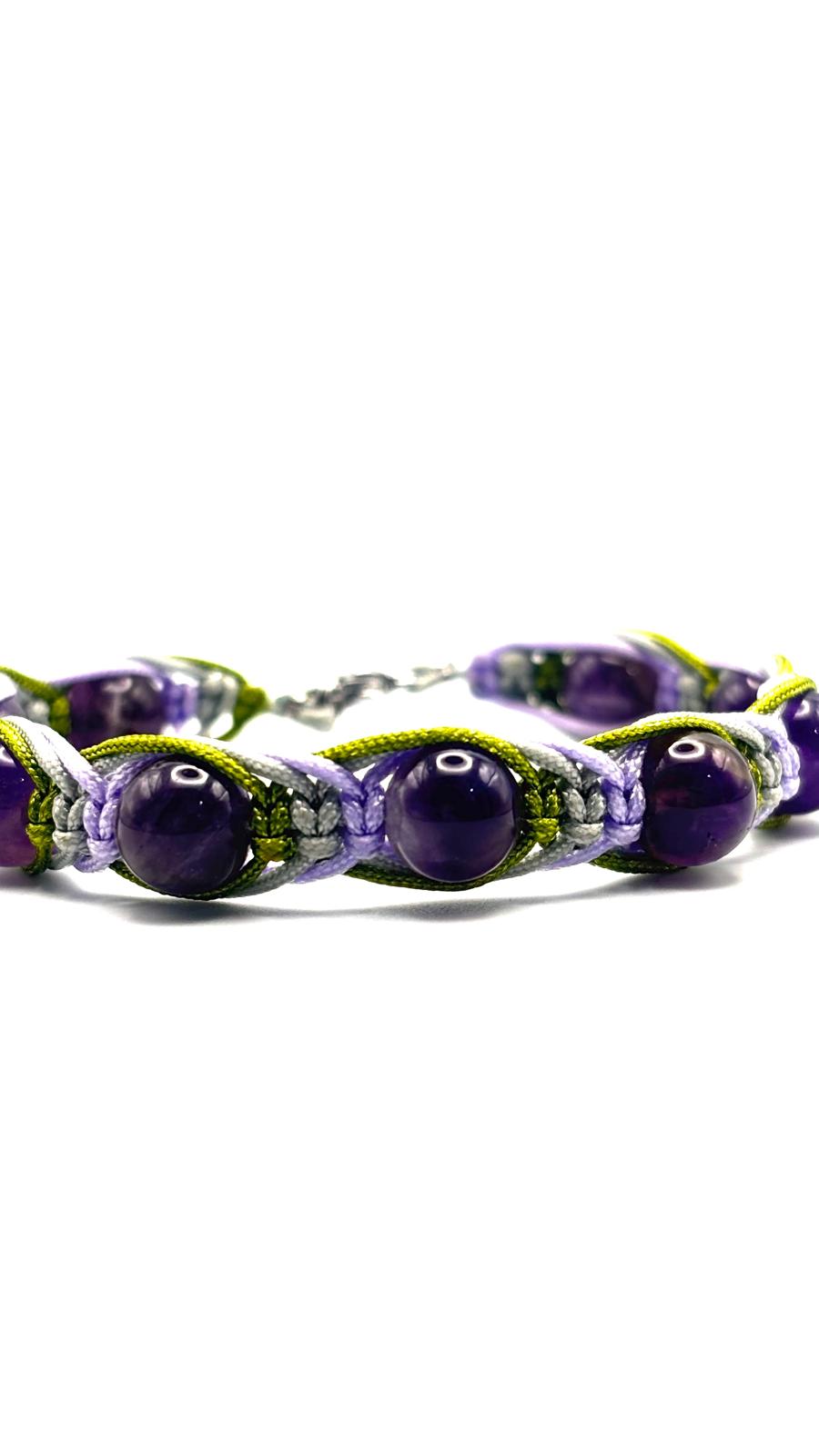 Pulsera de Amatista 8mm con Macramé Verde Gris y Lila – Equilibrio y Protección
