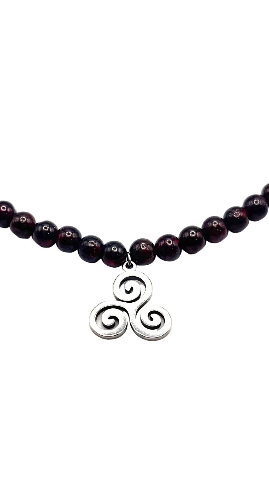 Collar Gargantilla Granate con Trisquel | Fuerza y Protección