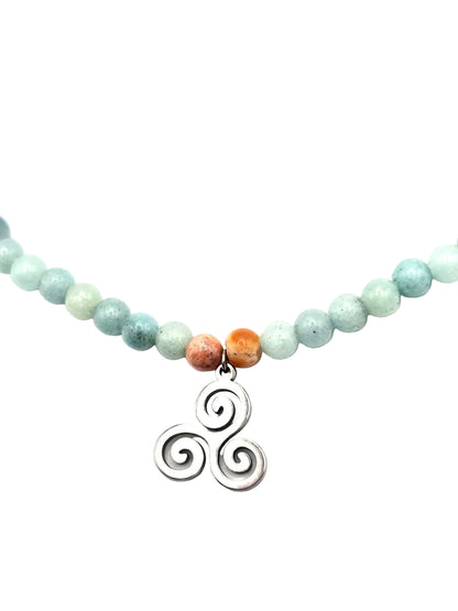 Collar Gargantilla Amazonita con Trisquel | Equilibrio y Calma