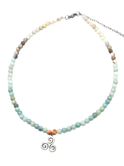 Collar Gargantilla Amazonita con Trisquel | Equilibrio y Calma