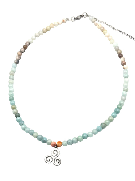Collar Gargantilla Amazonita con Trisquel | Equilibrio y Calma