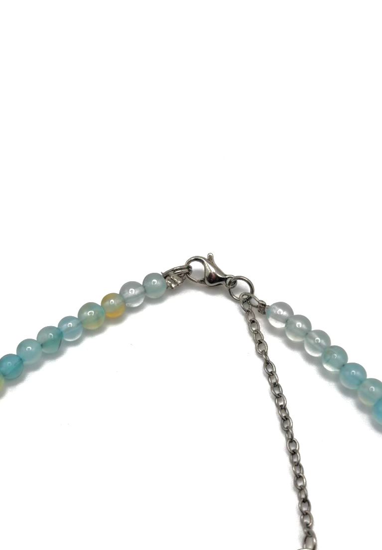 Gargantilla de Ágata Azul 4mm con Triskel – Calma y Comunicación