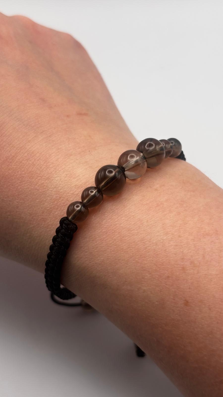 Pulsera de Cuarzo Ahumado con Macramé – Protección y Equilibrio