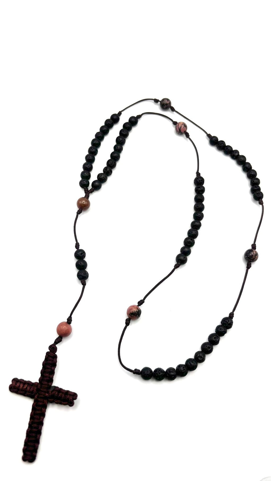Rosario de Piedra Volcánica y Rodonita con Cruz en Macramé – Protección y Sanación
