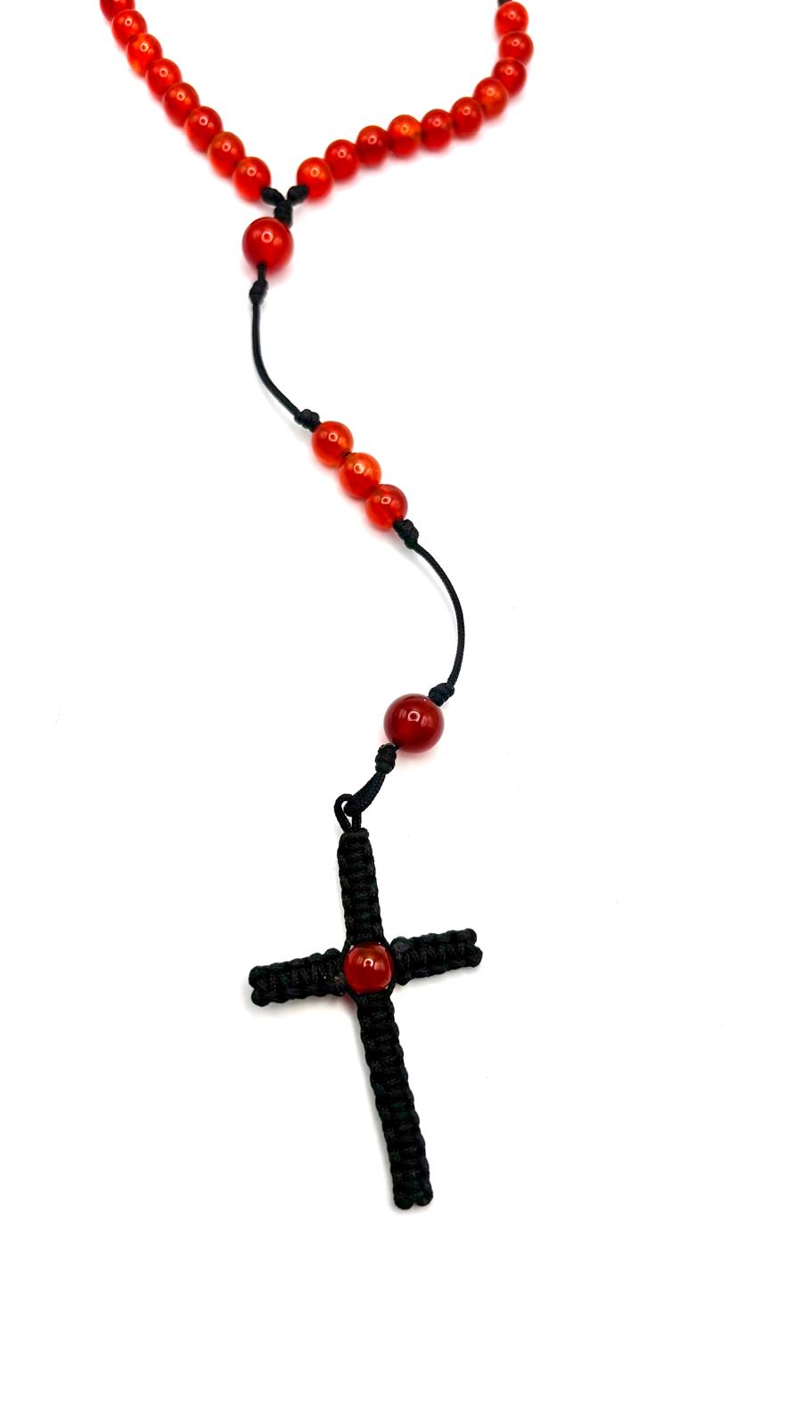 Rosario de Cornalina con Cruz en Macramé – Energía y Protección