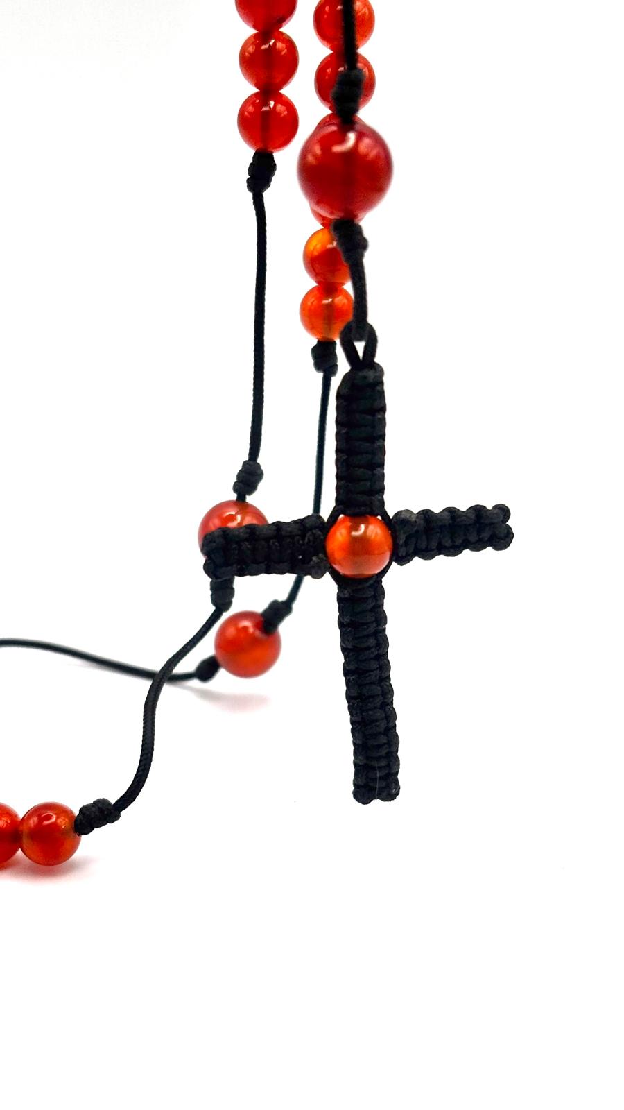 Rosario de Cornalina con Cruz en Macramé – Energía y Protección