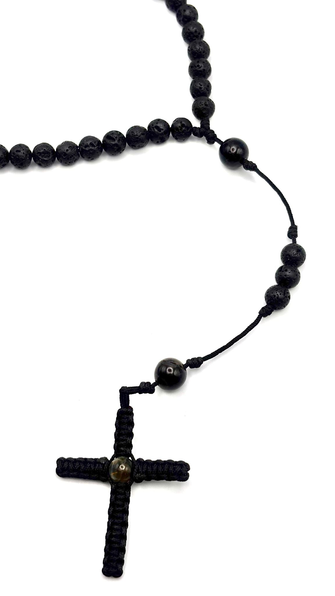 Rosario de Piedra Volcánica y Ojo de Halcón con Cruz en Macramé – Protección y Claridad