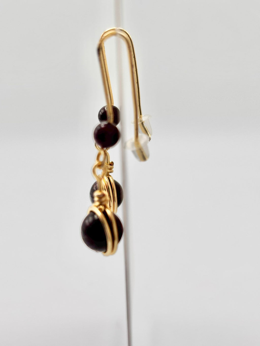 Pendientes Largos de Granate – Pasión y Elegancia en Plata o Dorado