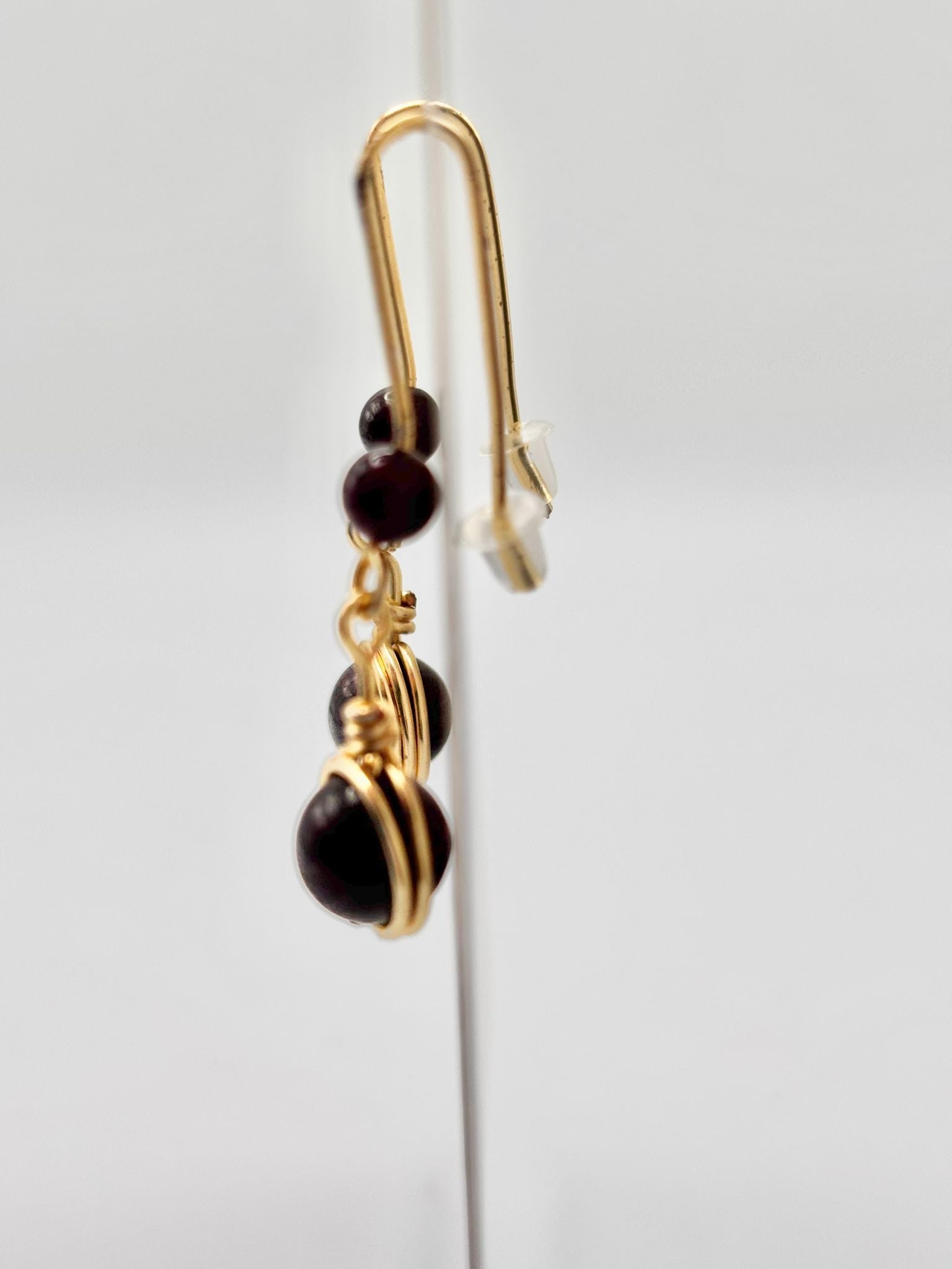 Pendientes Largos de Granate – Pasión y Elegancia en Plata o Dorado
