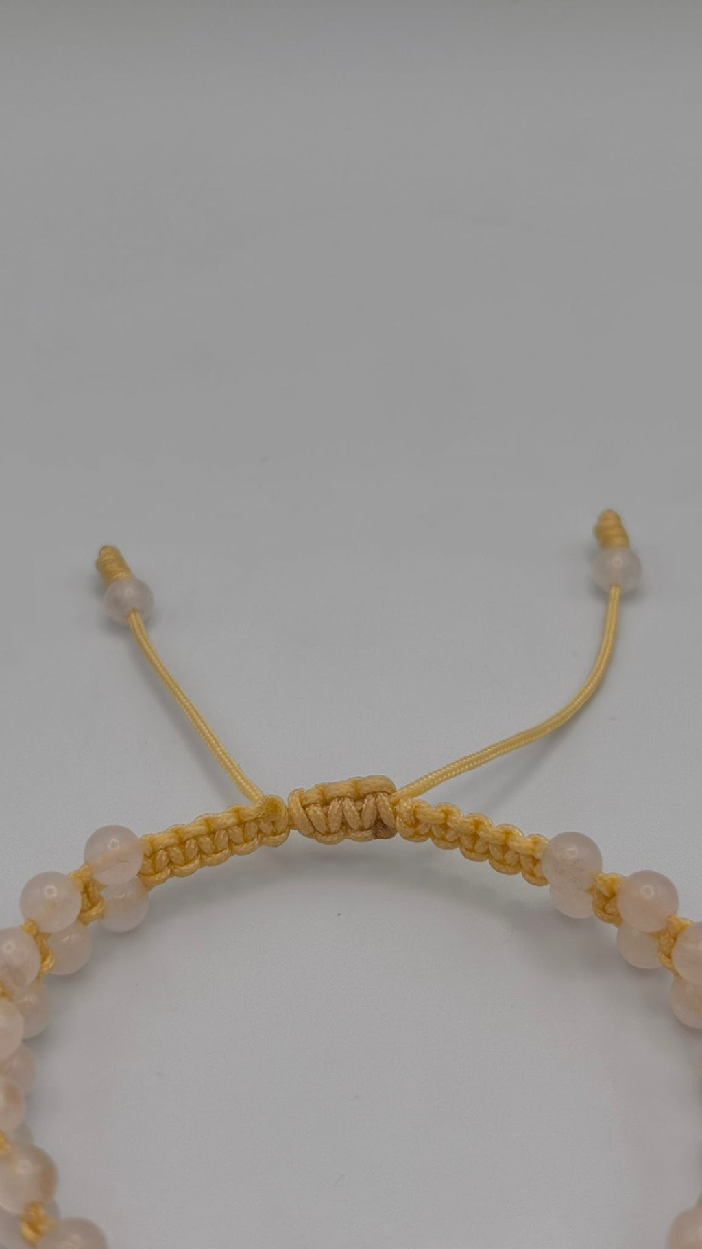 Brazalete de Cuarzo Rosa 4mm – Amor, Armonía y Equilibrio Emocional