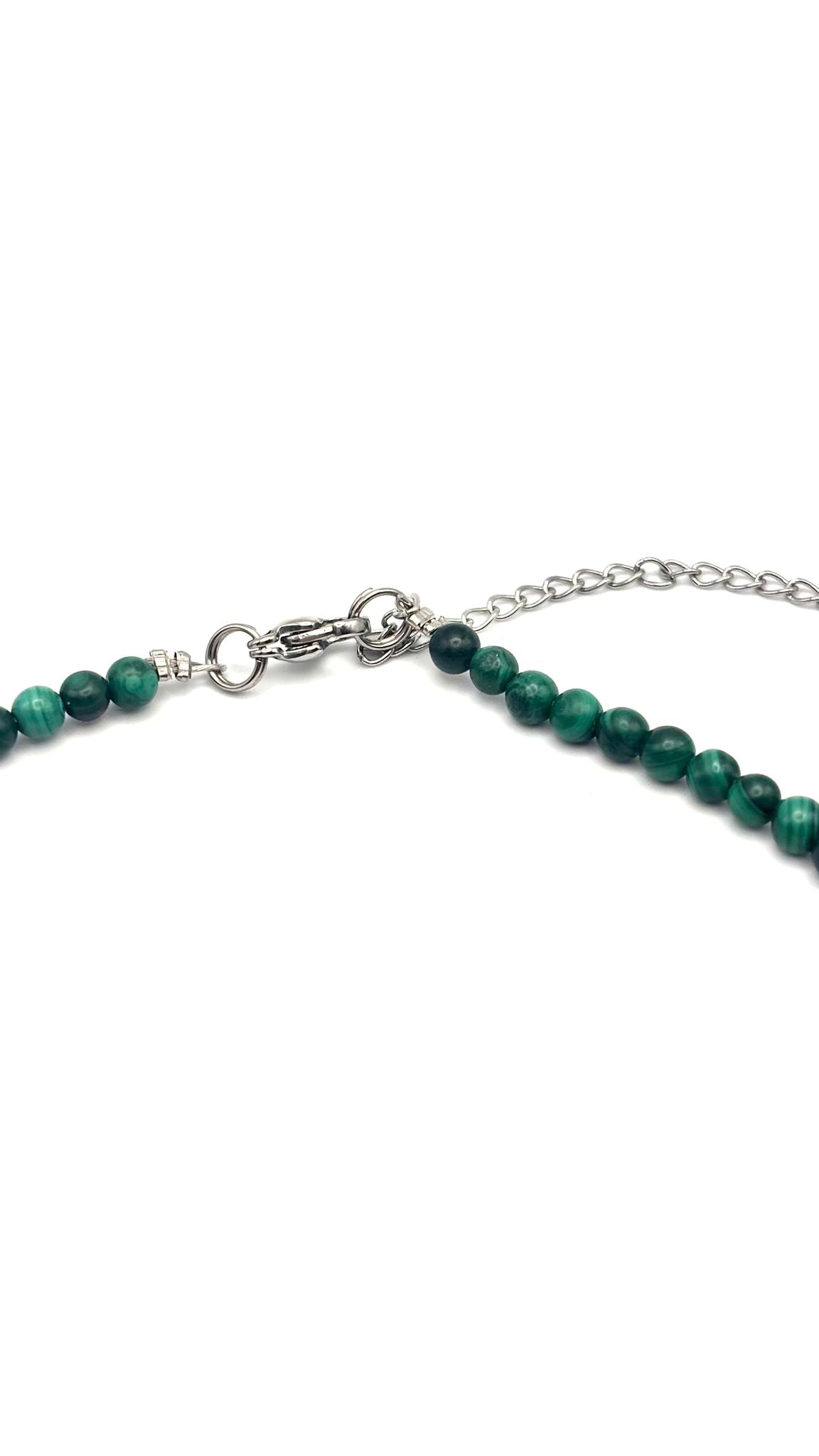 Gargantilla de Malaquita 4 mm con Prehnita Central 8 mm – Protección, Equilibrio y Energía Natural