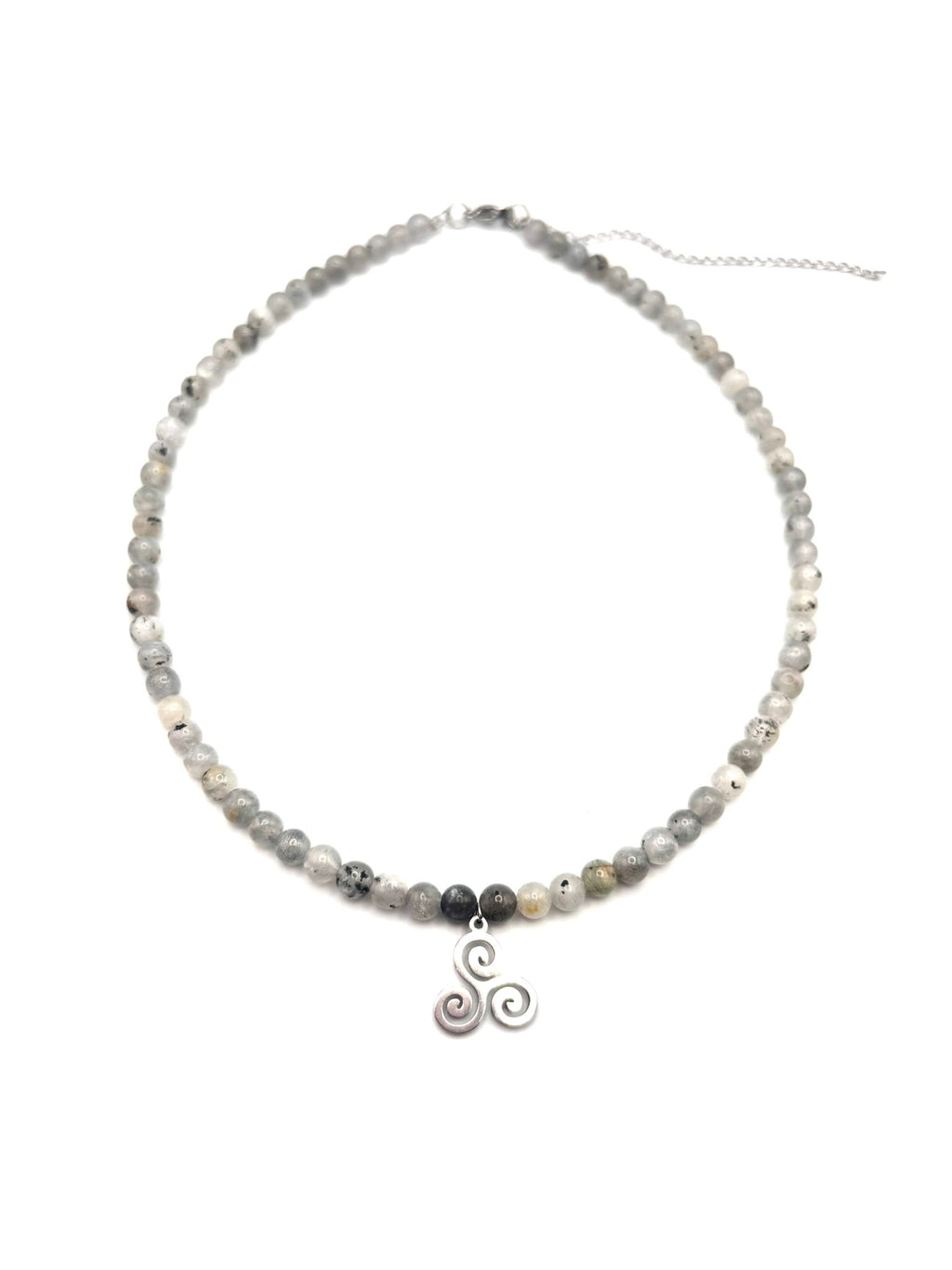 Gargantilla de Labradorita 4 mm con Triskel – Protección, Intuición y Energía Espiritual