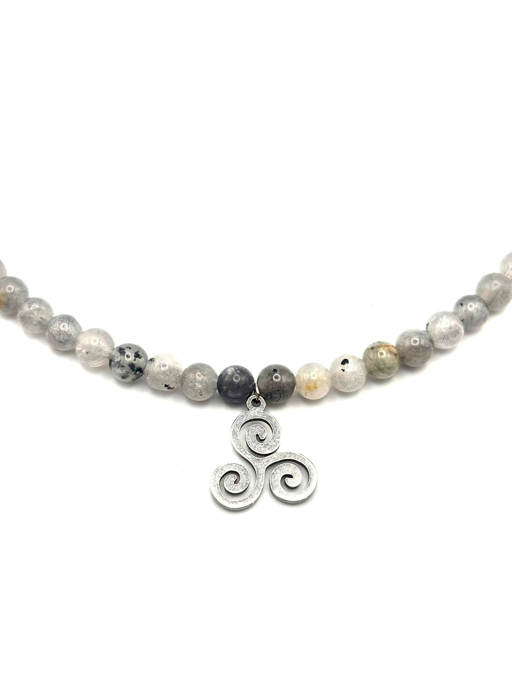 Gargantilla de Labradorita 4 mm con Triskel – Protección, Intuición y Energía Espiritual