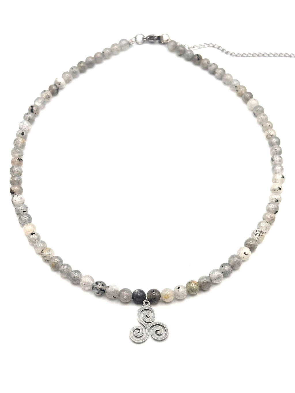 Gargantilla de Labradorita 4 mm con Triskel – Protección, Intuición y Energía Espiritual