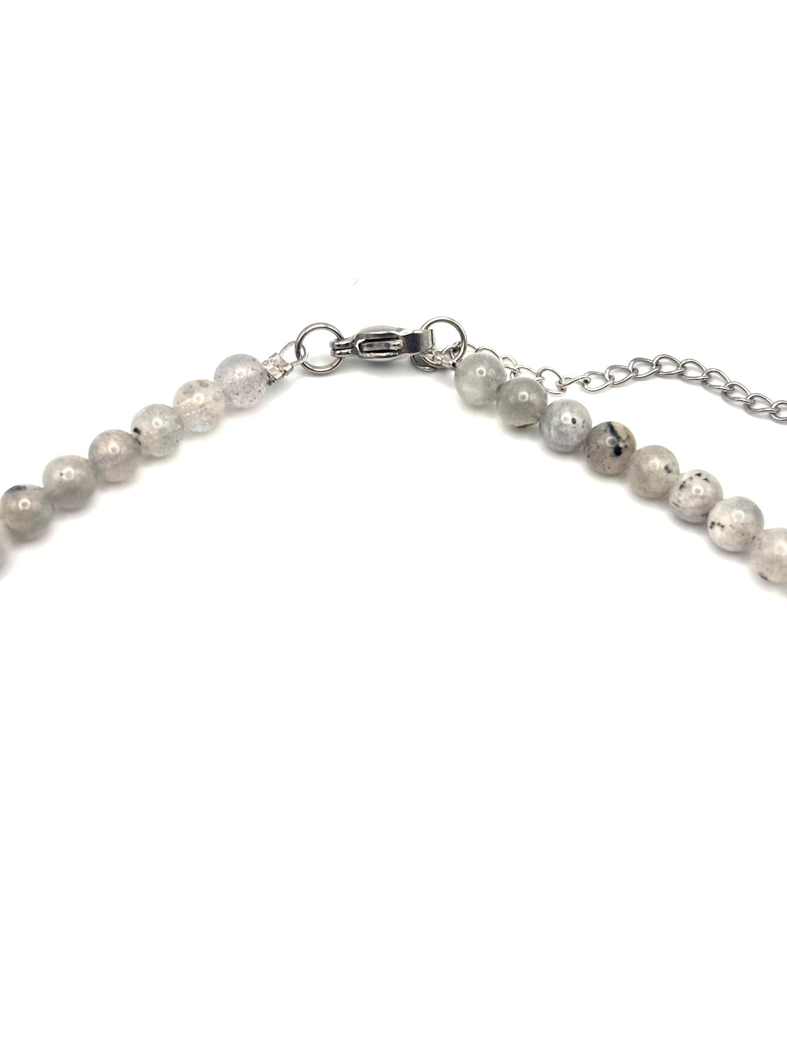 Gargantilla de Labradorita 4 mm con Triskel – Protección, Intuición y Energía Espiritual